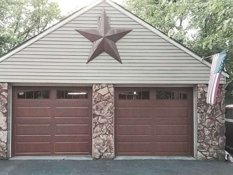 Hörmann Therma Tech 3400 in Medium Oak Ranch Panel with Stockbridge & Arch Long Lites